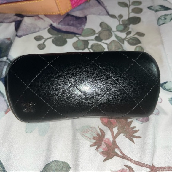 Chanel glasses case - Picture 1 of 4